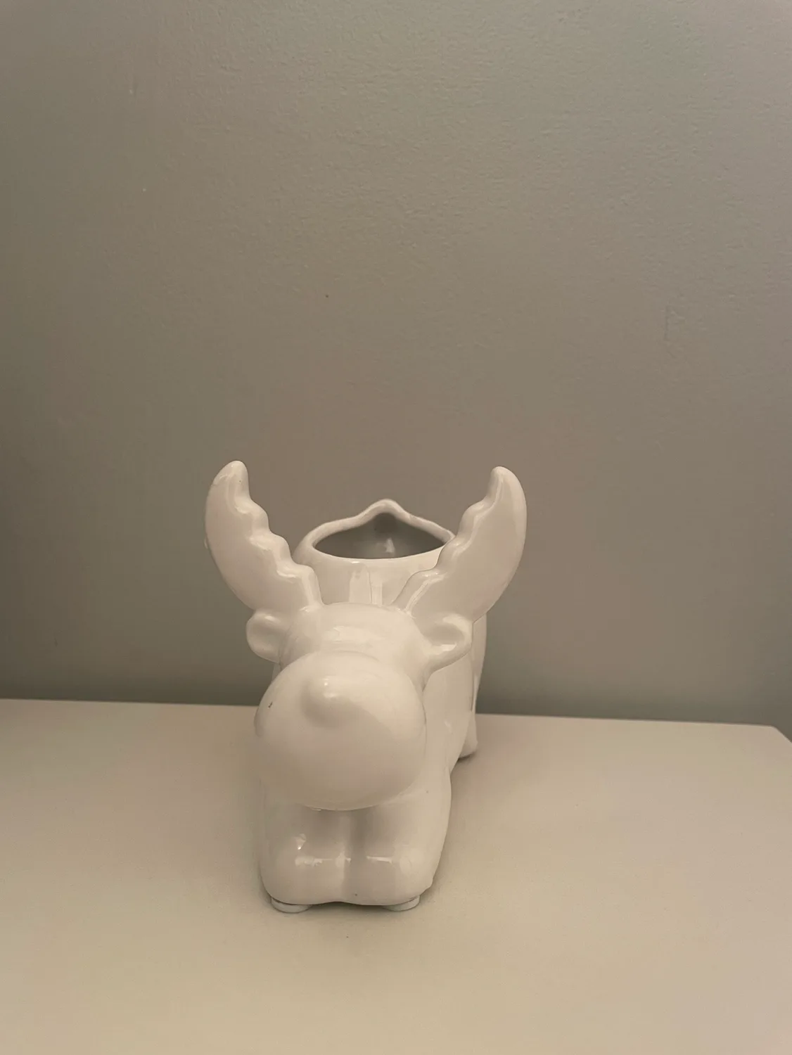 Free White Moose Planter image indicator(2)