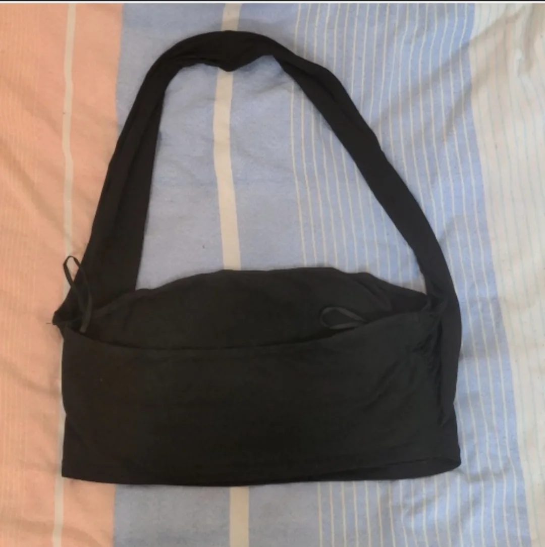 Black Criss Cross Halter Top image indicator(4)