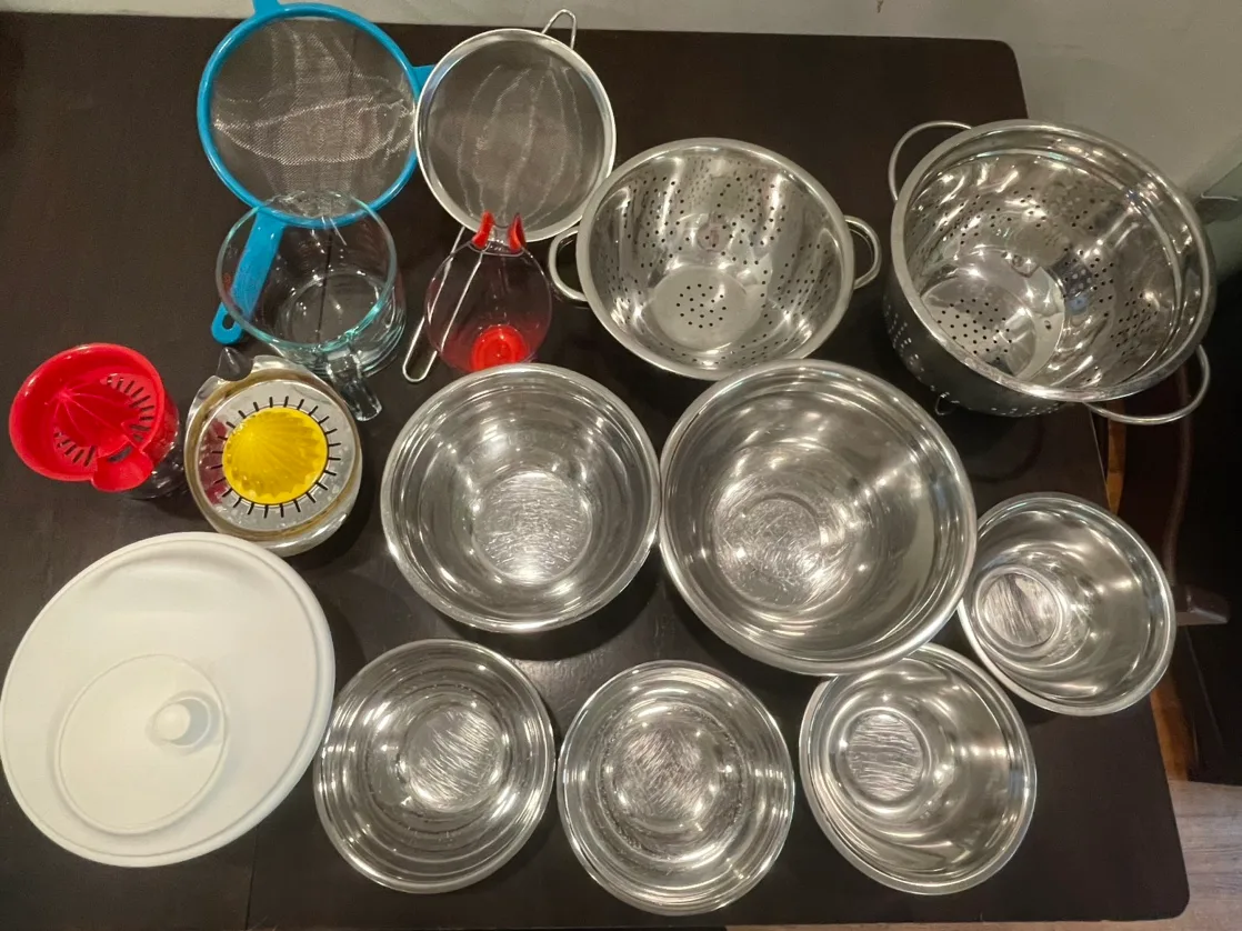 #Moving Sale: Stainless Steel Mixing Bowls thumbnail