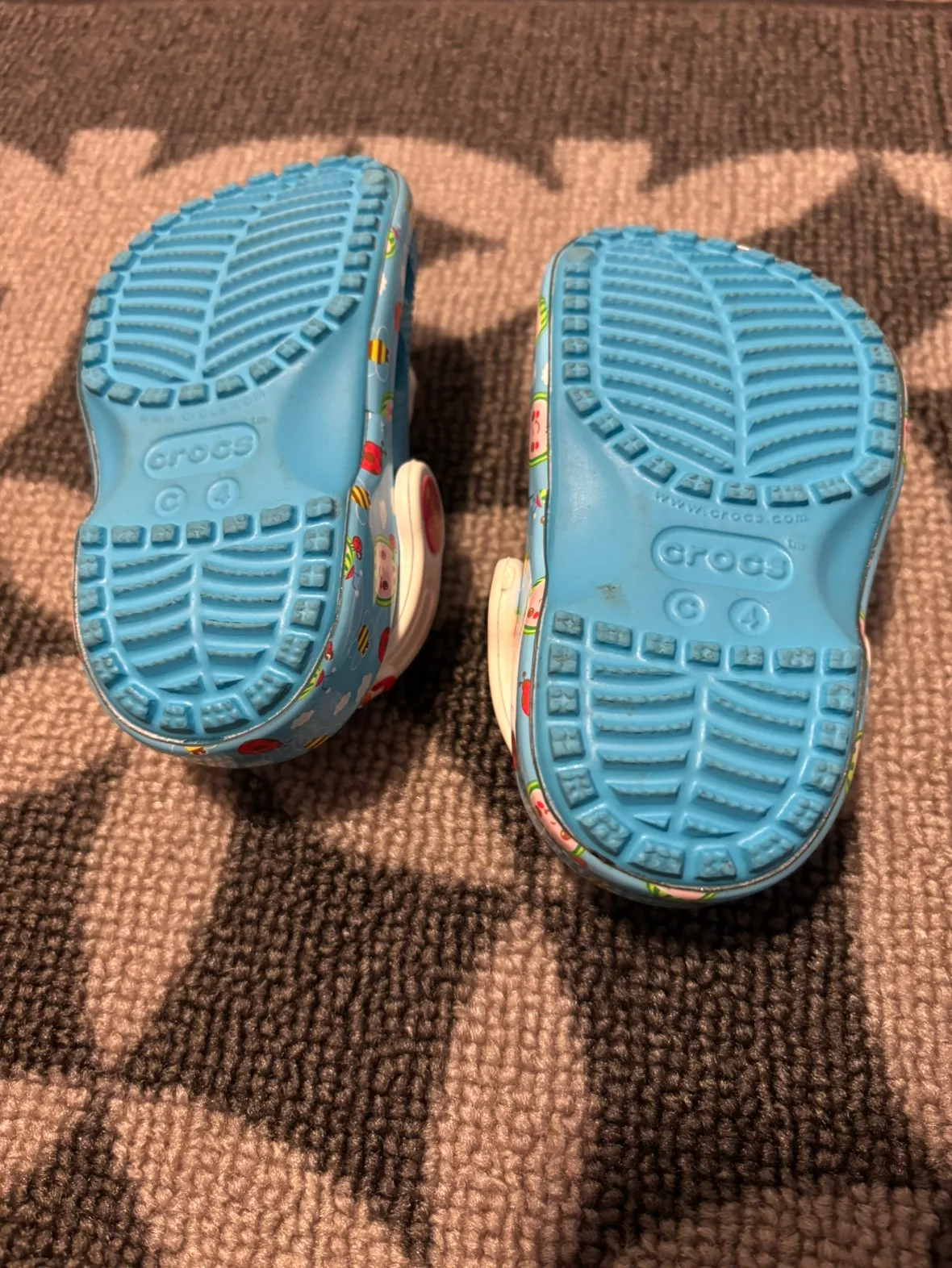 Cocomelon Crocs image indicator(4)