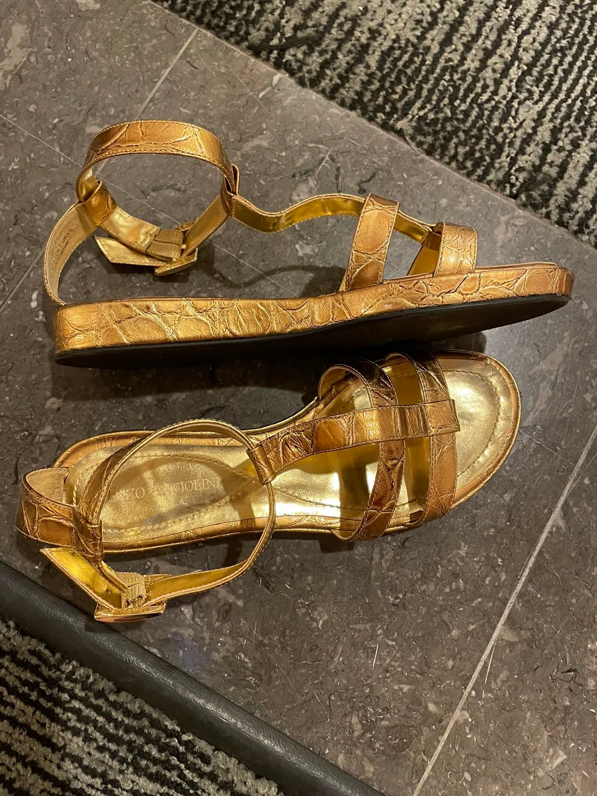 Beautiful gold sandals image indicator(2)