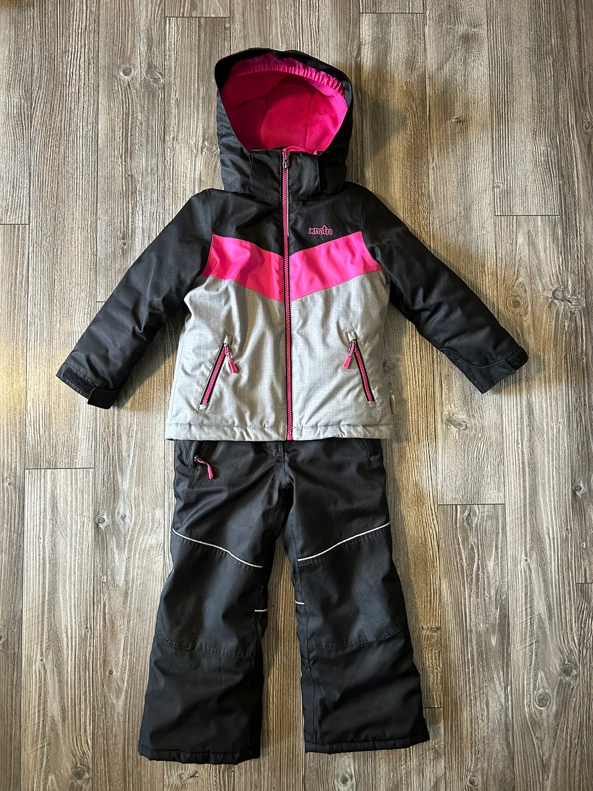 Kid’s Size 5 xmtn Snow Suit thumbnail