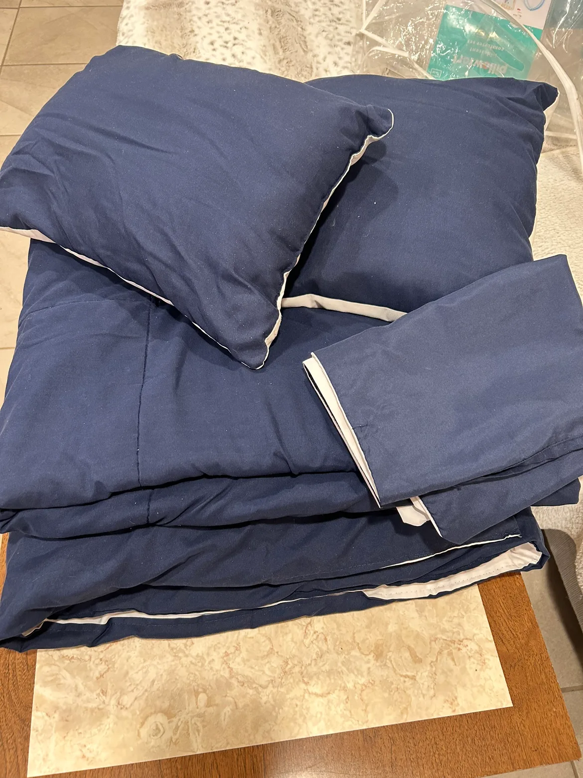 #Freecycle Standard Queen Comforter Set thumbnail