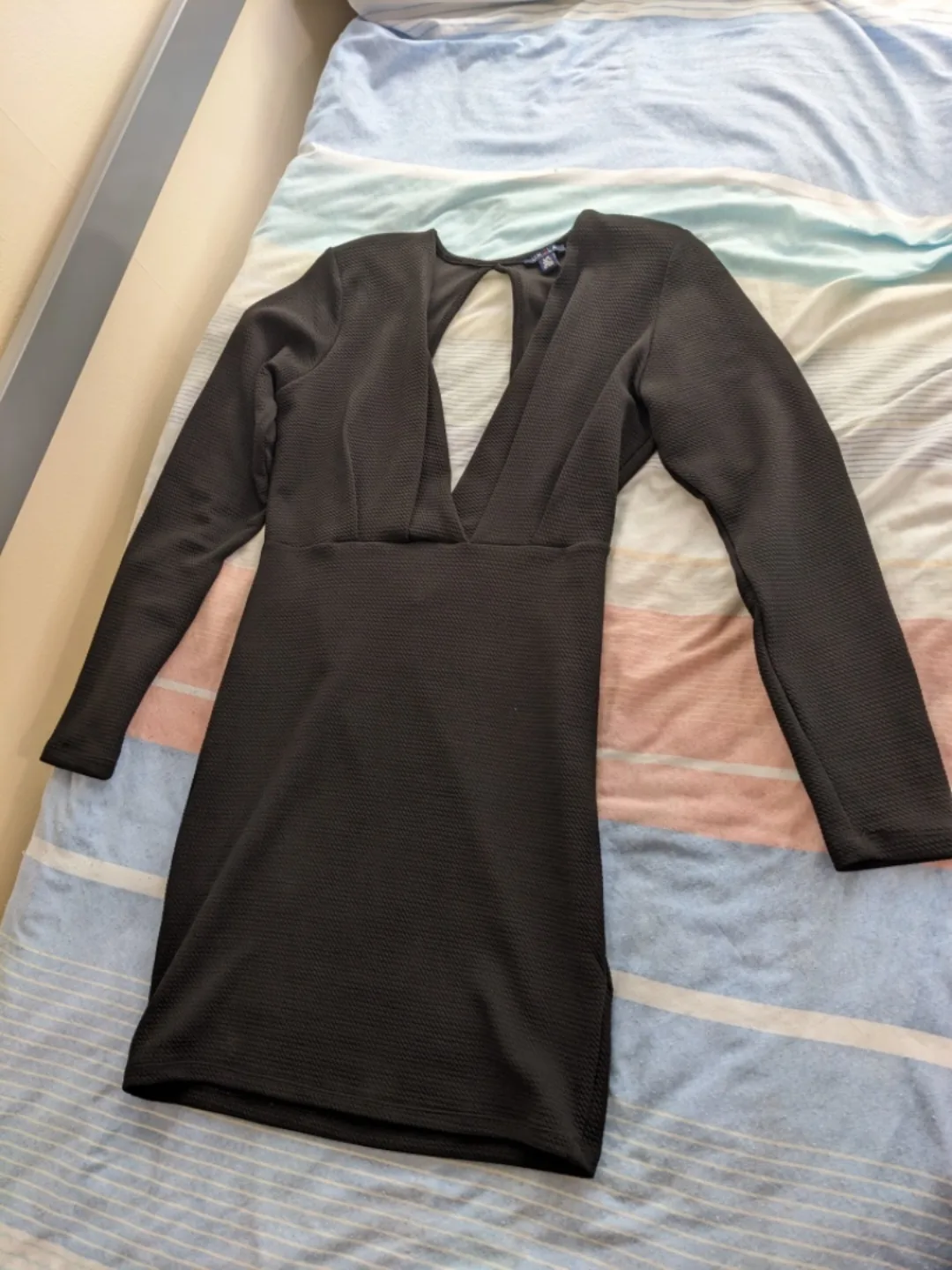 Black Plunge V-Neck Dress with Open Back image indicator(2)