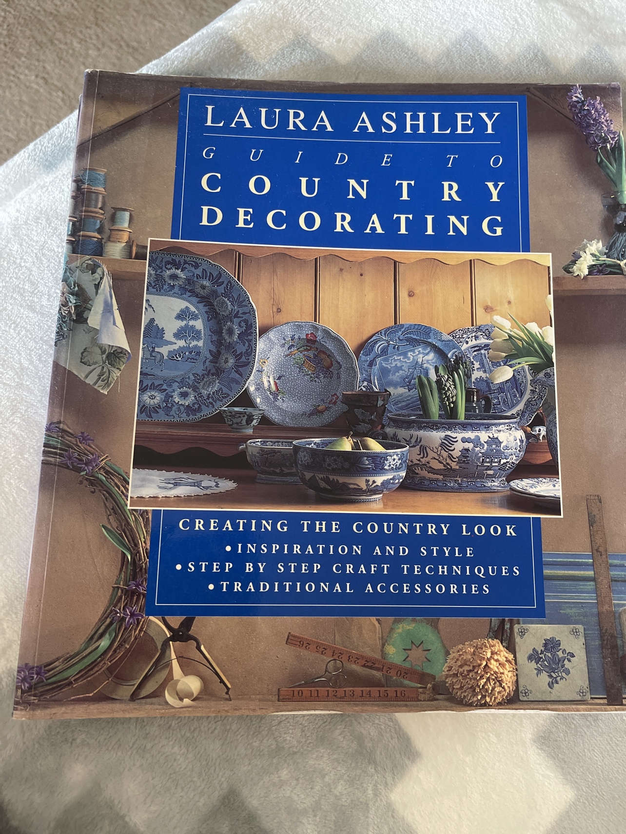 Laura Ashley Guide To Country Decorating