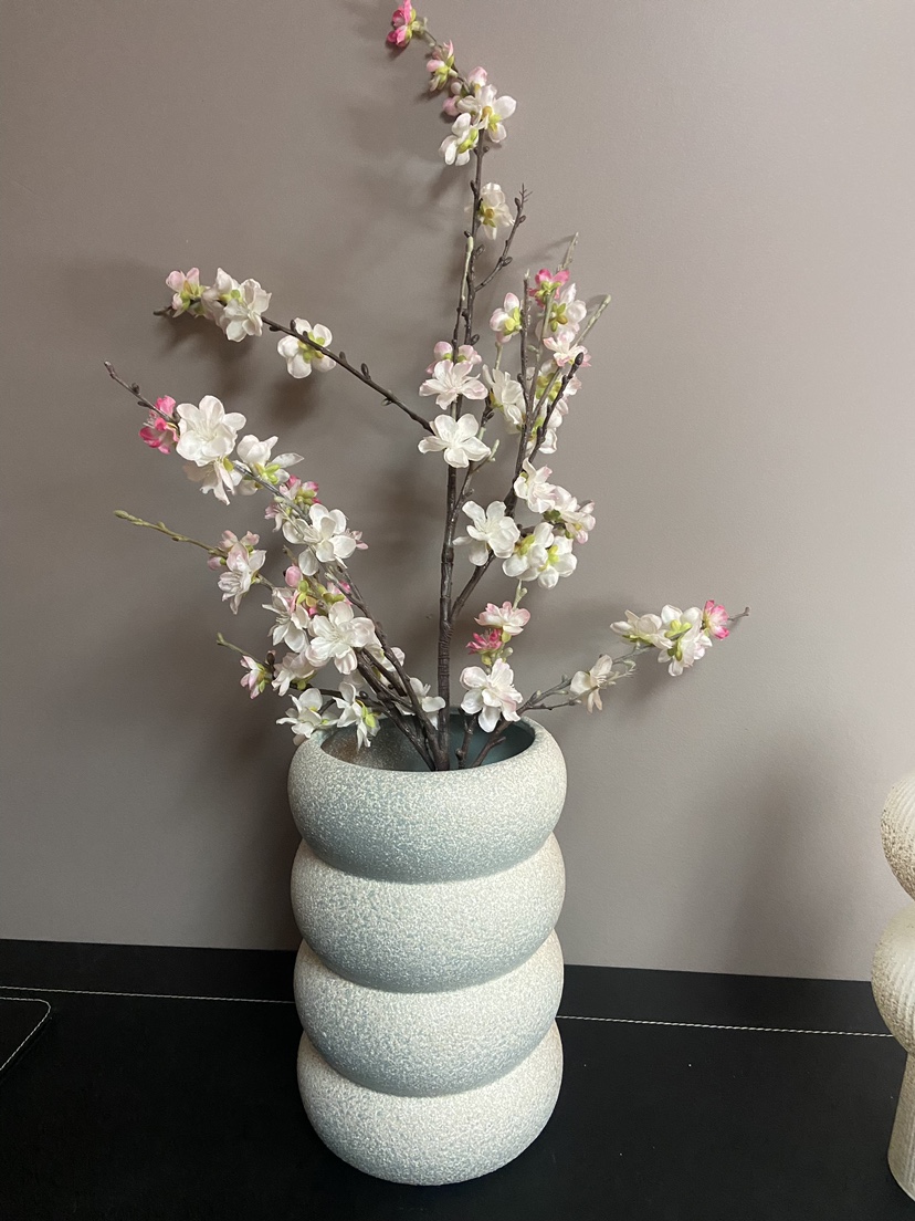 2 vases and flowers - photo 2