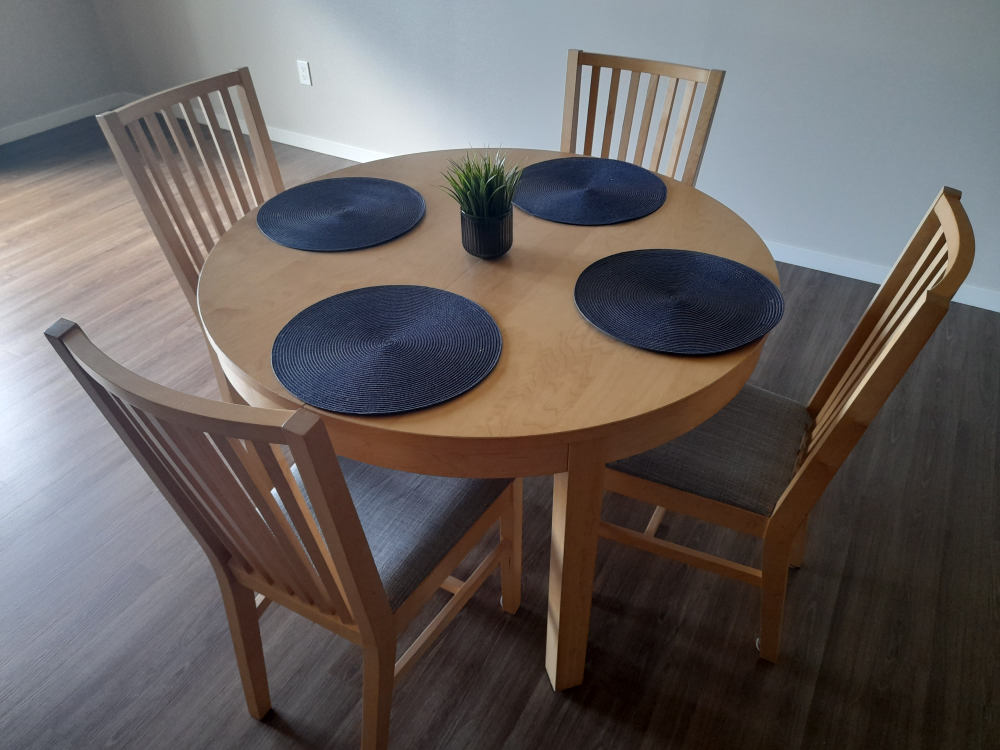 Dining Table and Chairs - photo 2
