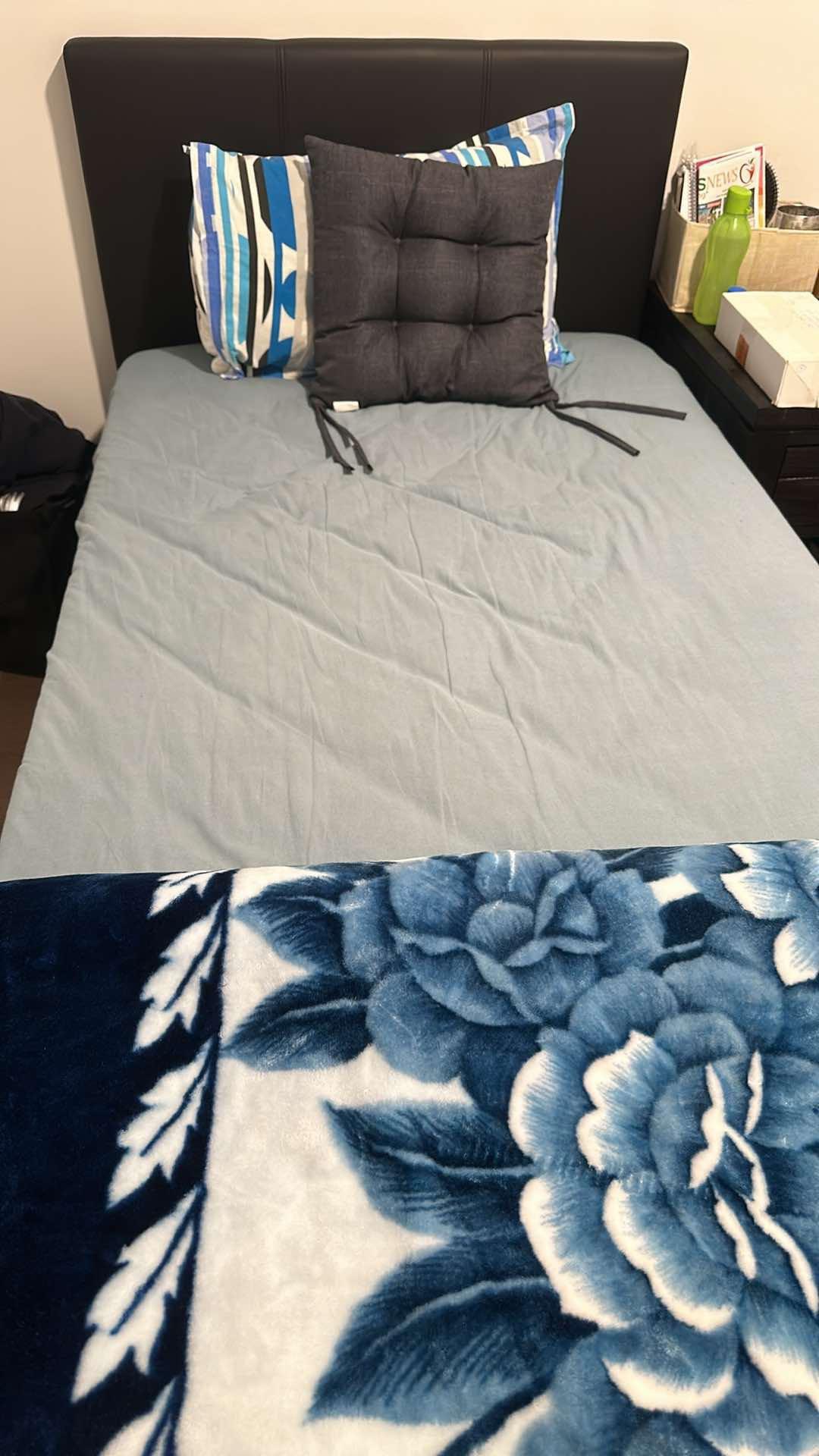 Twin bed frame and mattress - photo 4