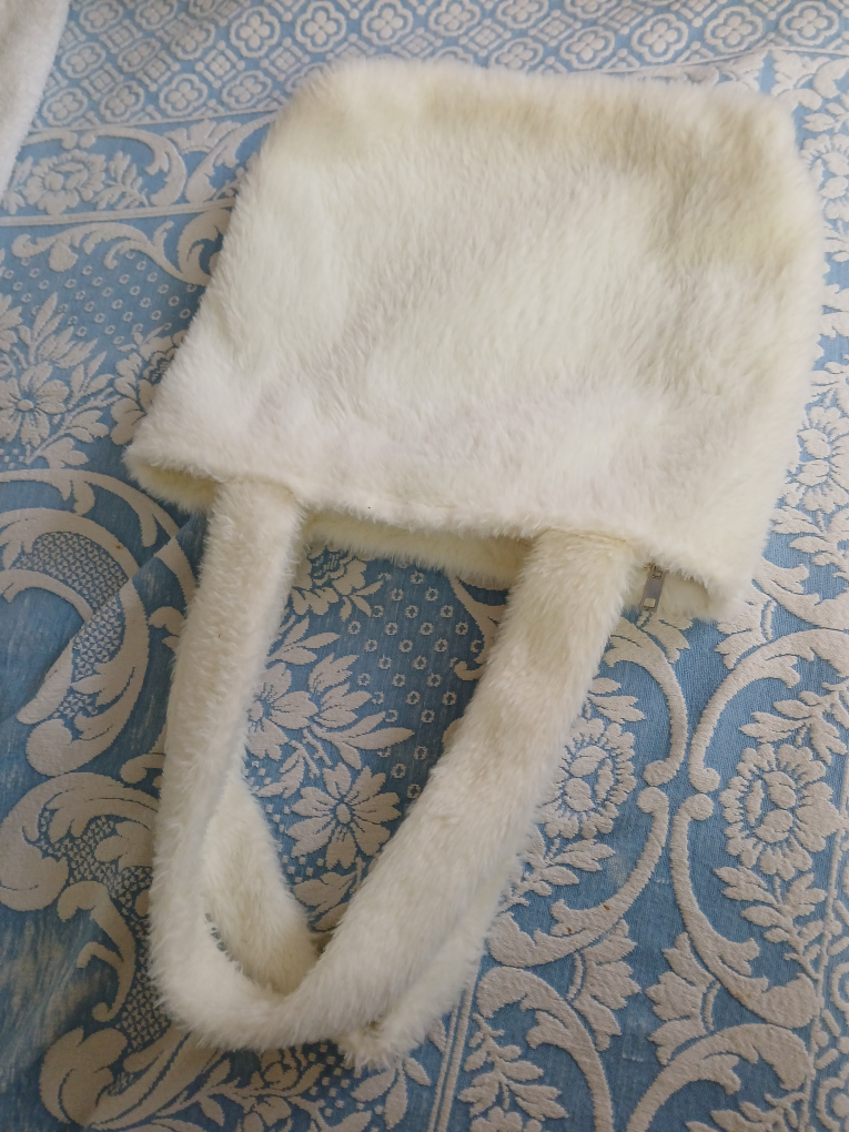 White Fuzzy Bear Bag - photo 3