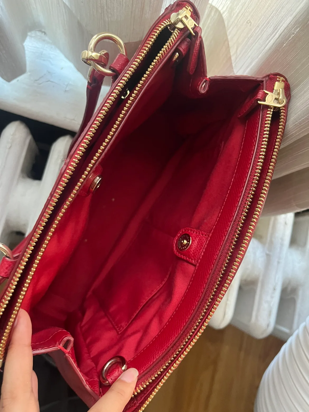 Coach Red Leather Bag image indicator(5)