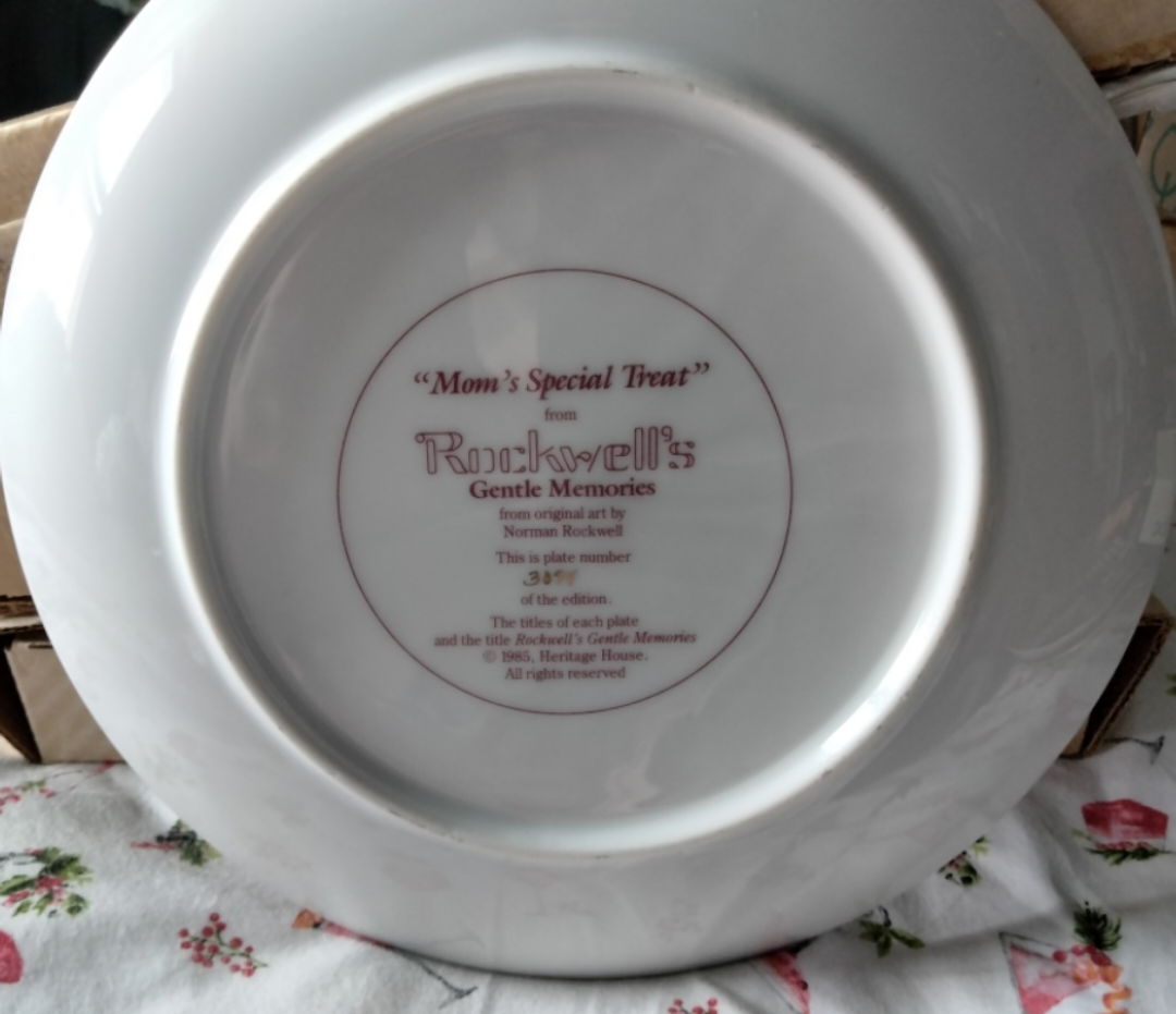 1985 Collector Plate Mom's Special Treat by Norman Rockwell - photo 2
