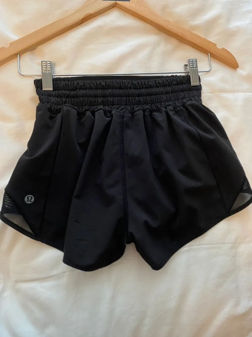 Lululemon shorts Size 2 image indicator(2)
