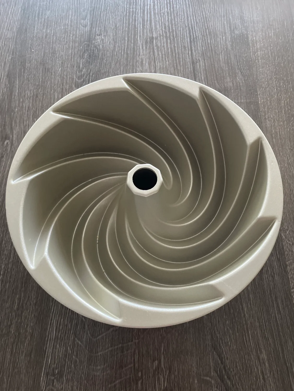 Nordic Ware Heritage Bundt Cake Pan thumbnail