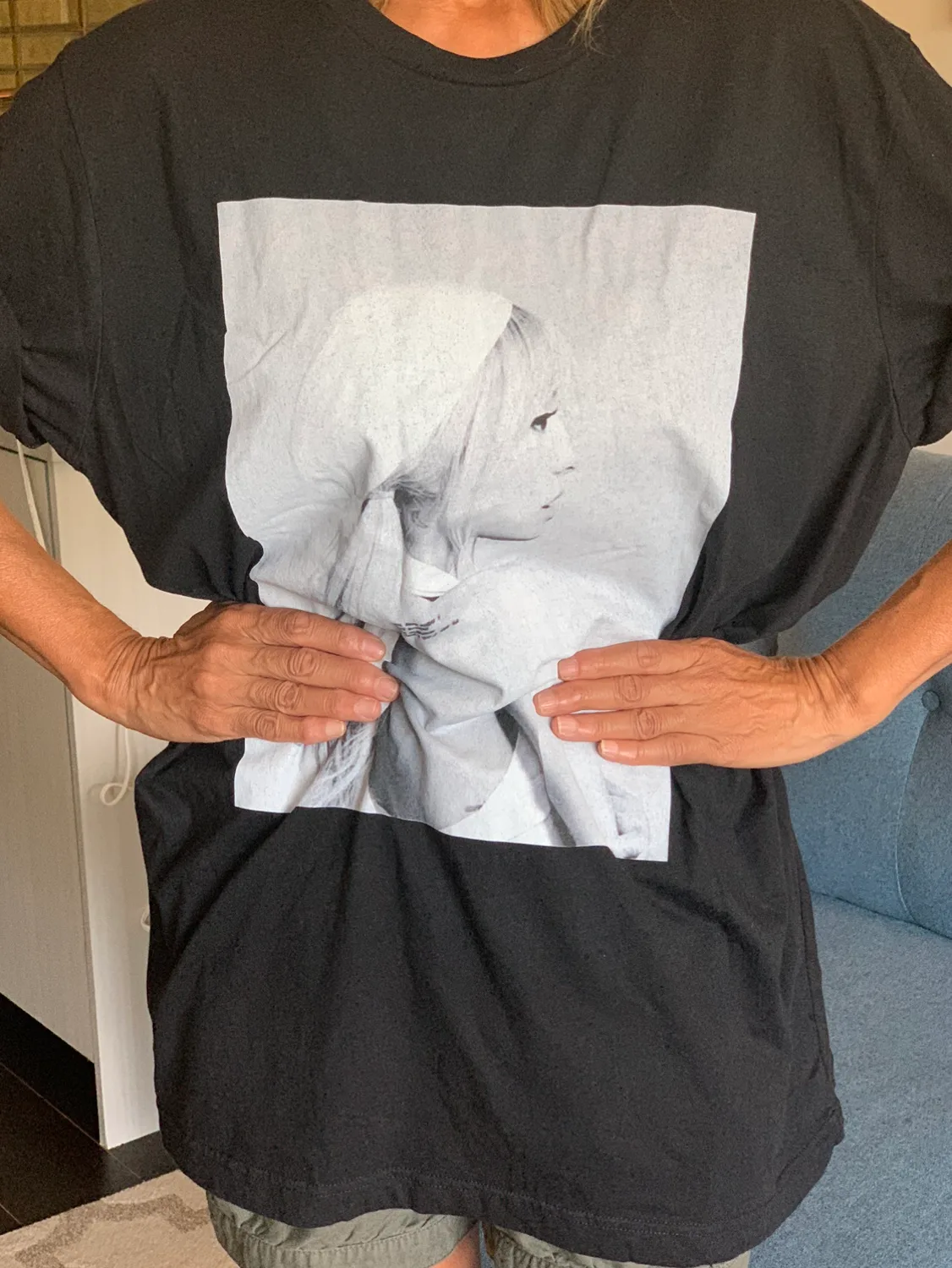 Ariana Grande Black T-shirt - Unisex/Mens 2XL image indicator(6)