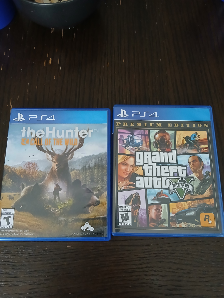 PS4 Console with & 3 Controllers (400GB) - photo 2