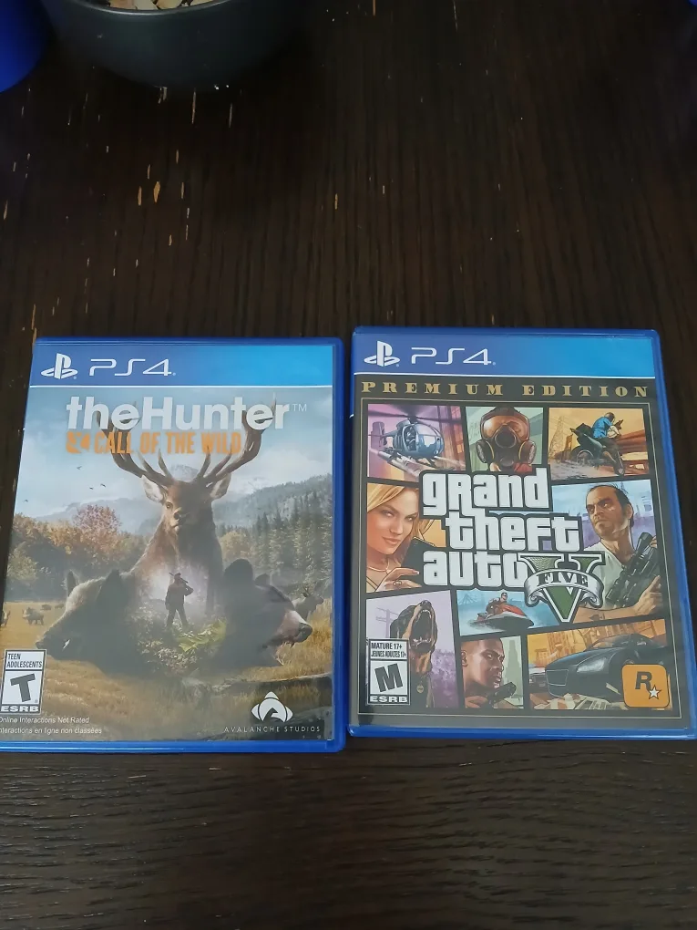 PS4 Console with & 3 Controllers (400GB) image indicator(2)