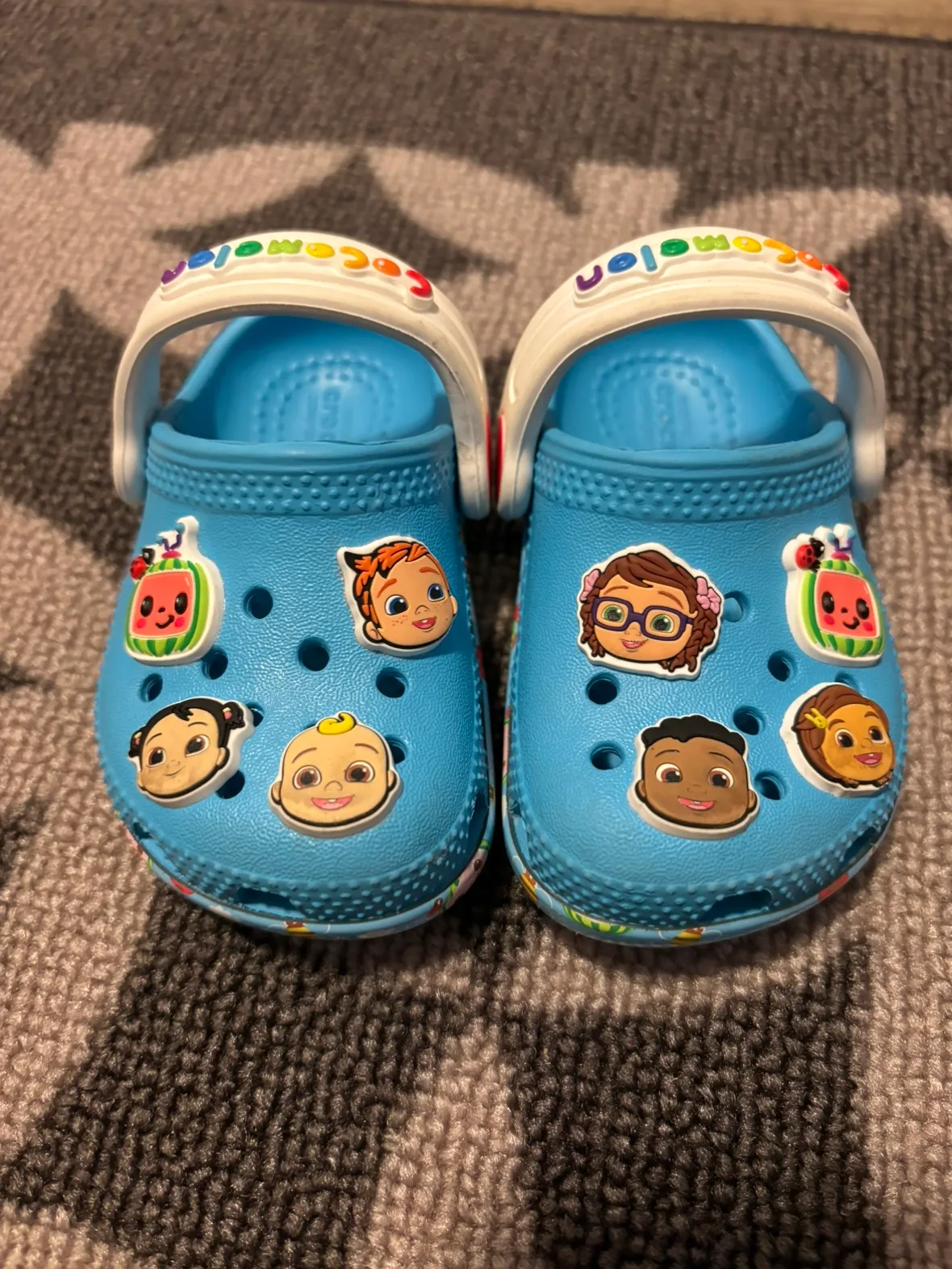 Cocomelon Crocs image indicator(2)