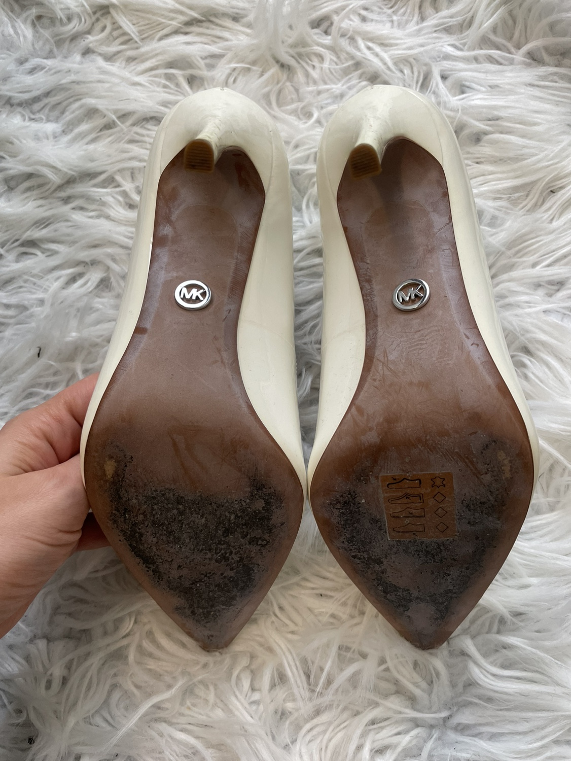White Michael Kors leather pumps size 8 - photo 3