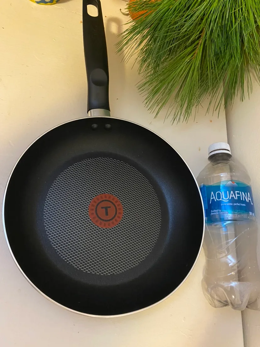 Fry Pan Brand new Tefal, Free extra pan 1 wk used only image indicator(5)