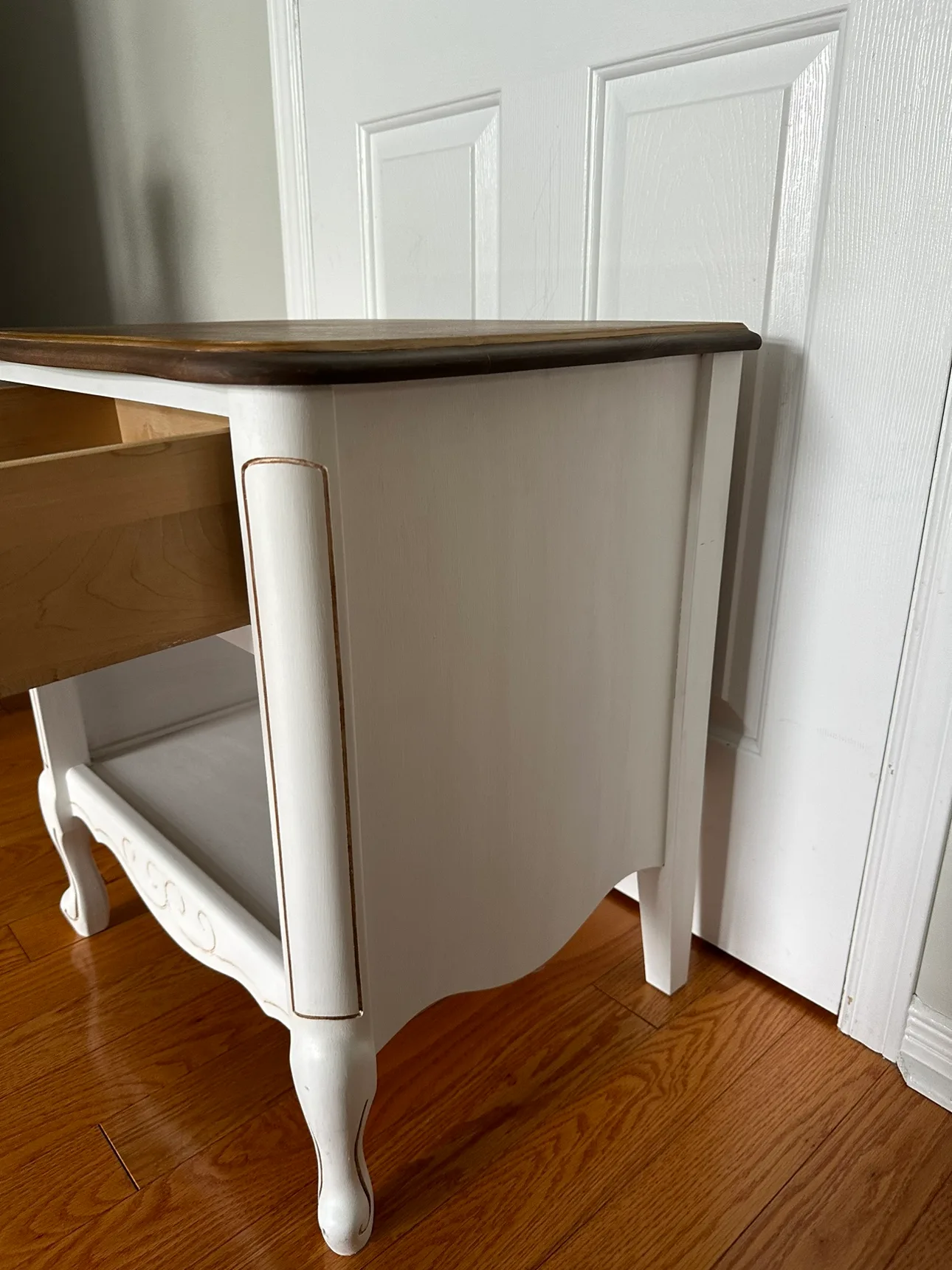 Beautiful vintage refinished solid wood nightstand image indicator(6)