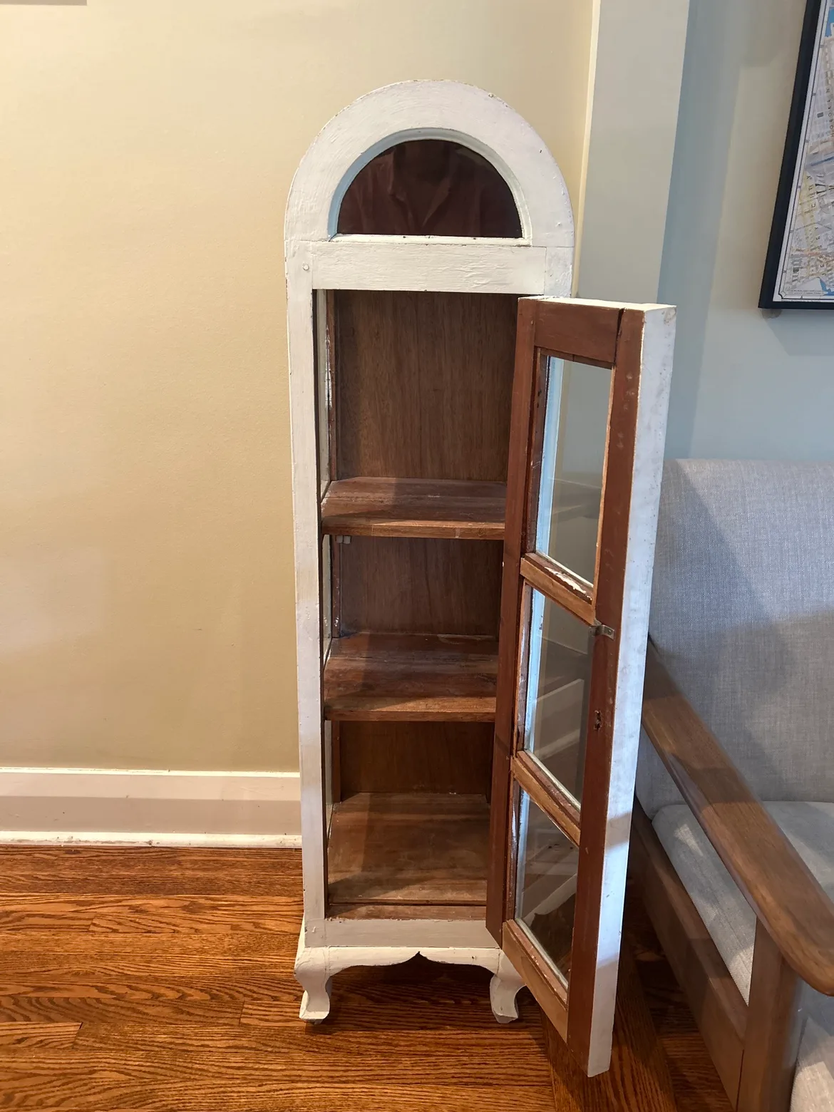 Vintage White Wooden Display Cabinet image indicator(3)