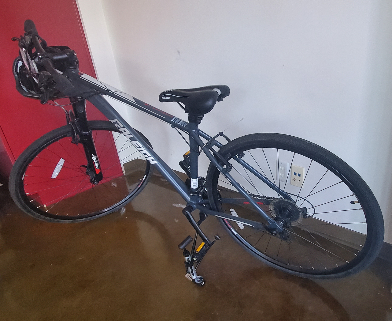 Raleigh  Hybrid Bike - photo 3