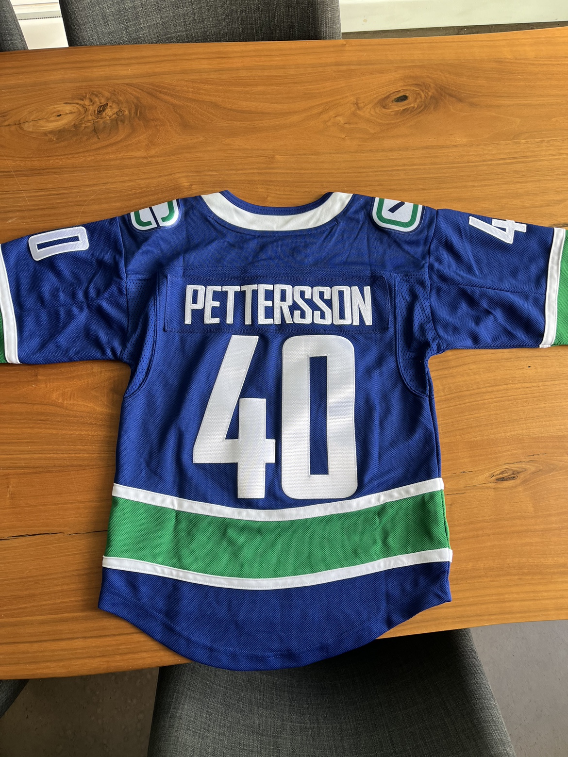 Vancouver Canucks Pettersson Jersey SMALL - photo 2