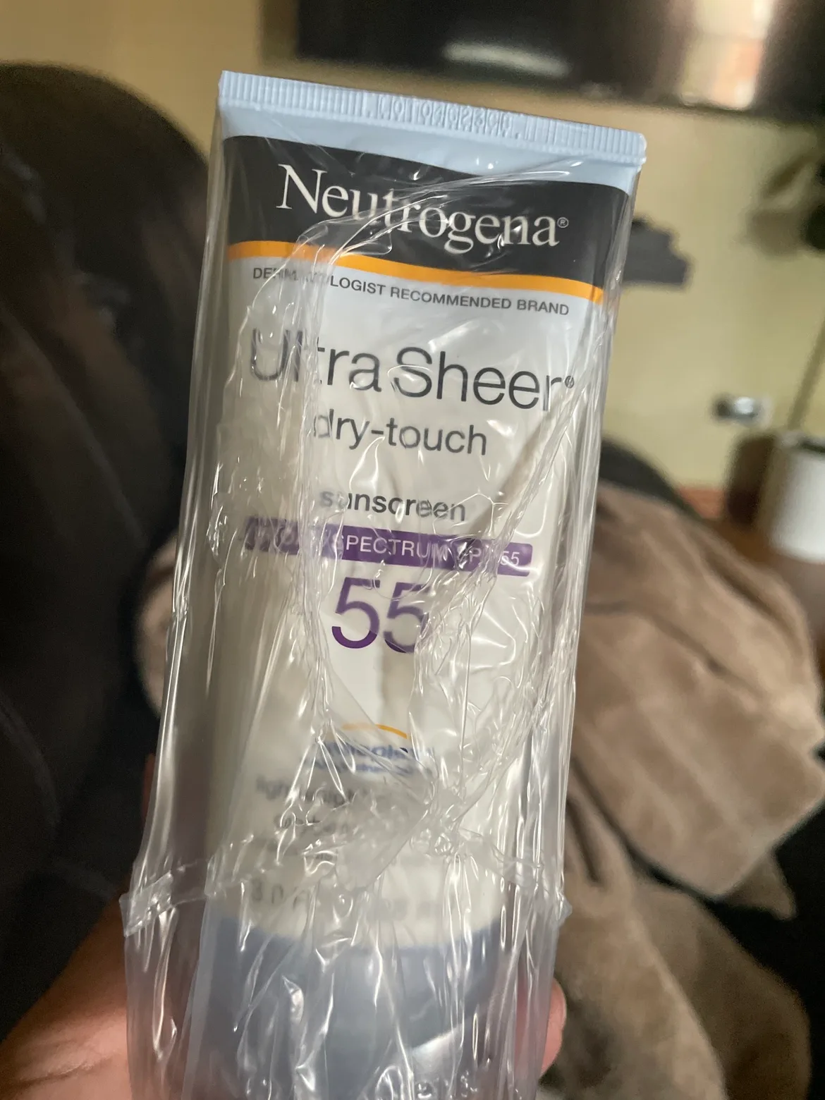 Neutrogena Ultra Sheer Dry-Touch Sunscreen SPF 55 thumbnail
