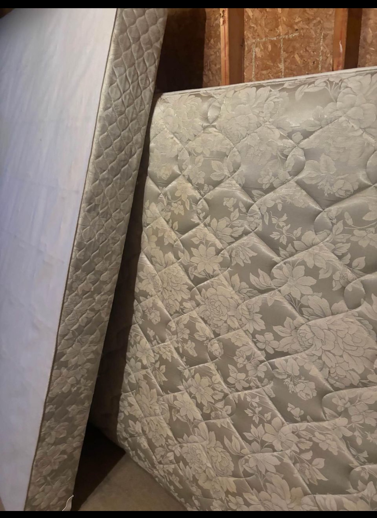 Sealy Posturepedic Double Mattress and Box Spring - photo 3