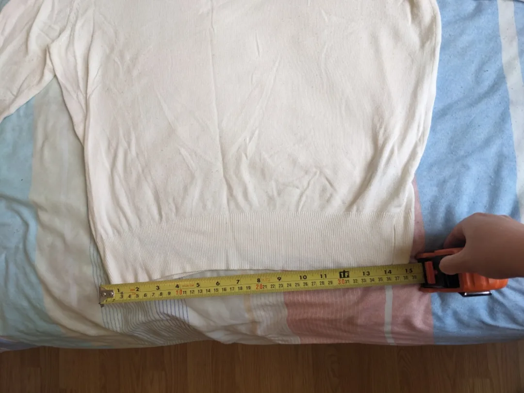 H&M White Turtleneck Sweater image indicator(5)