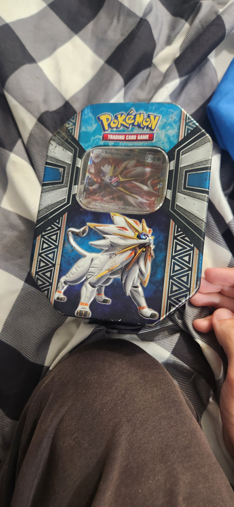 Solgaleo Tin with Cards