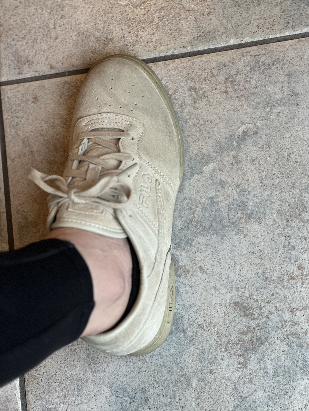 Women’s fila sneakers size 7.5