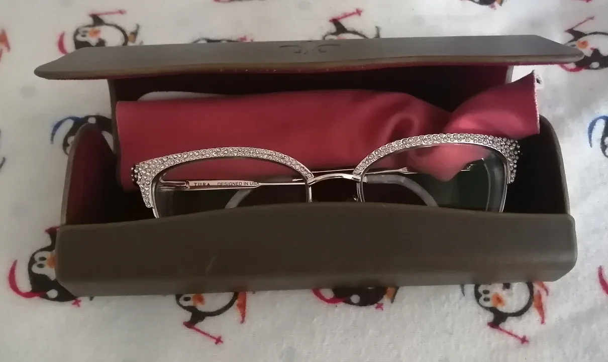 Spare Reading Glasses with Higher Prescription image indicator(4)