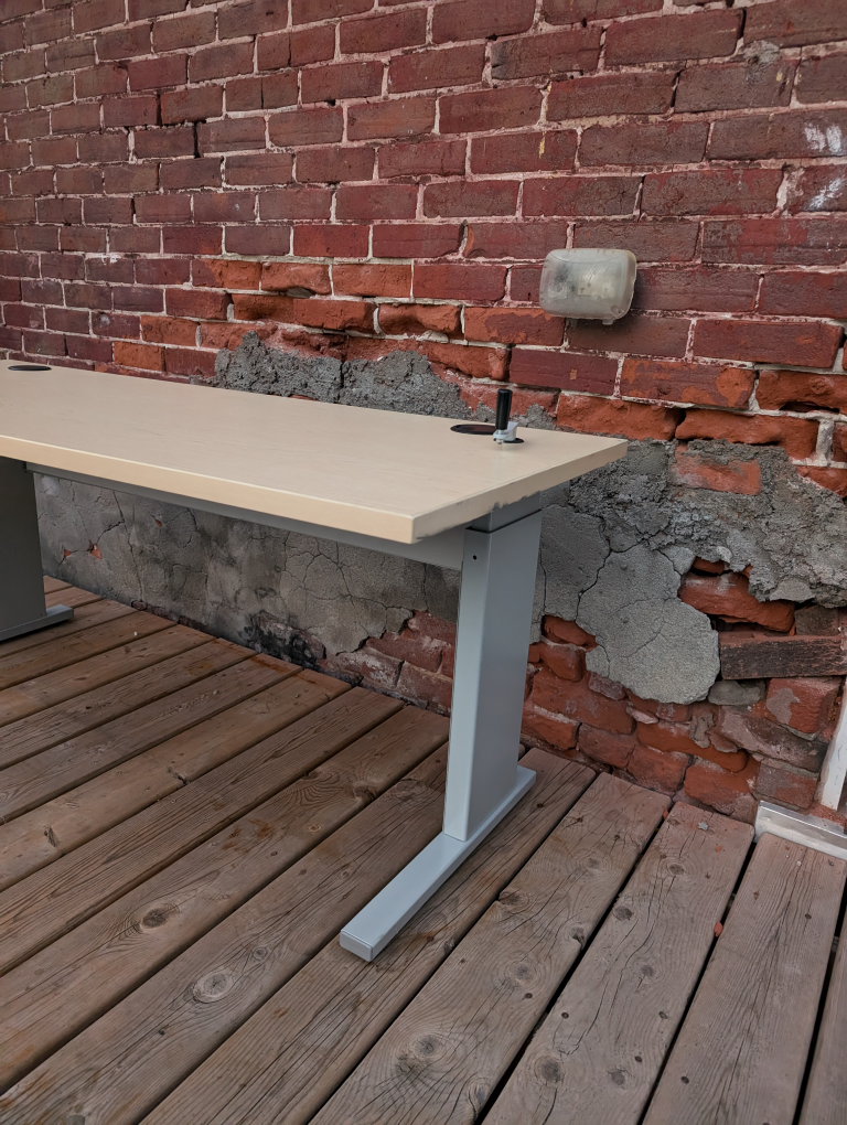 Height adjustable table, free delivery - photo 3