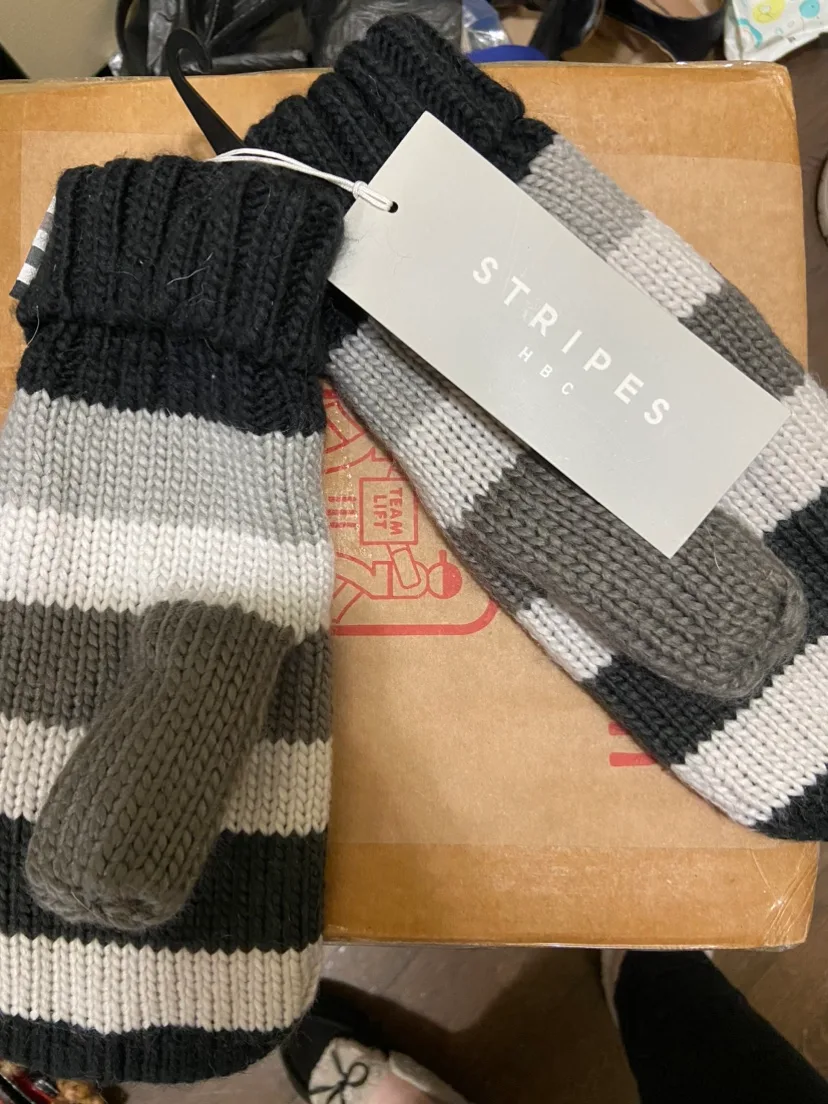 Striped HBC Mittens image indicator(2)