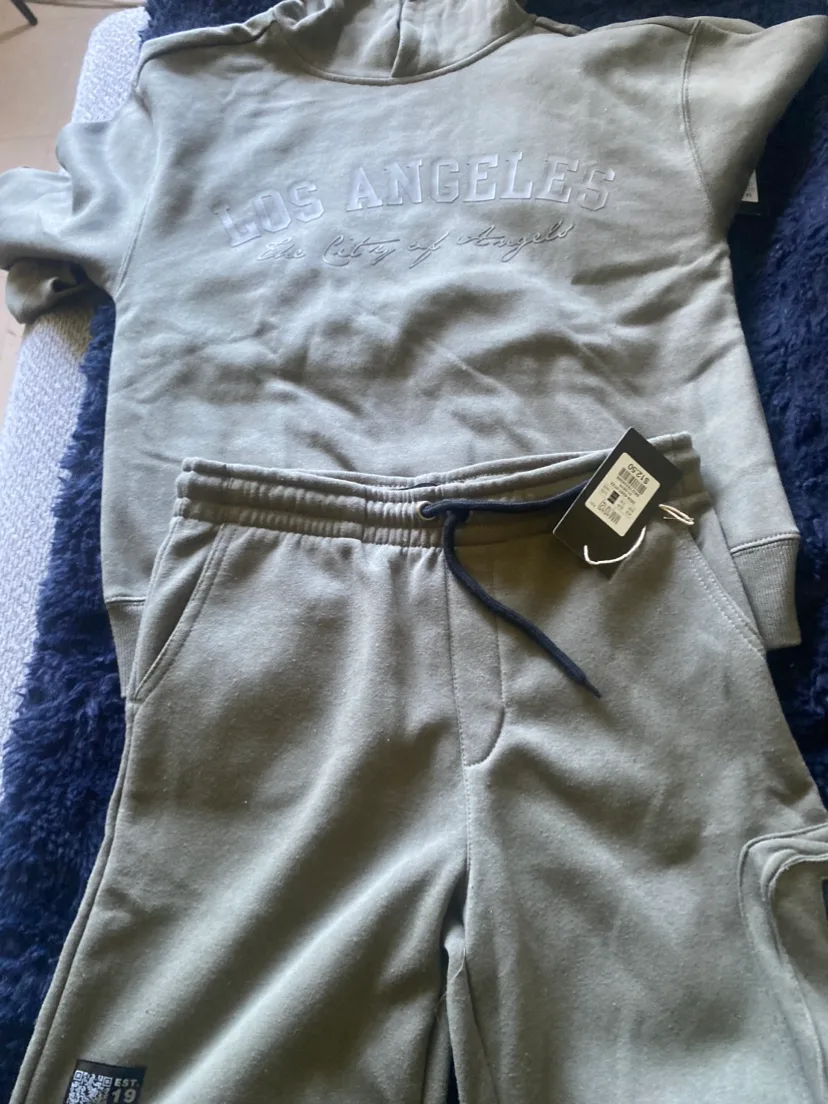 New Clothes Whole Lot image indicator(2)