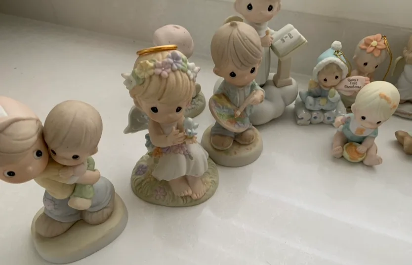 Precious Moments Figurines image indicator(2)