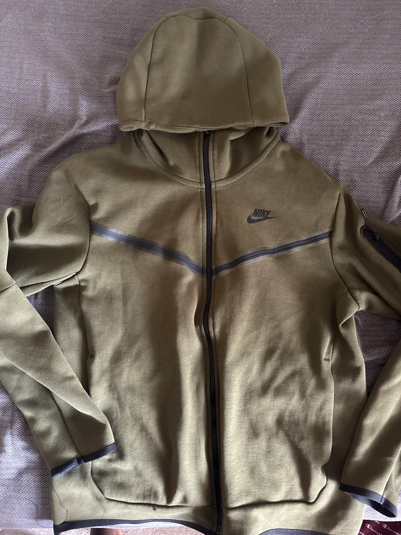 Green nike tech jacket thumbnail