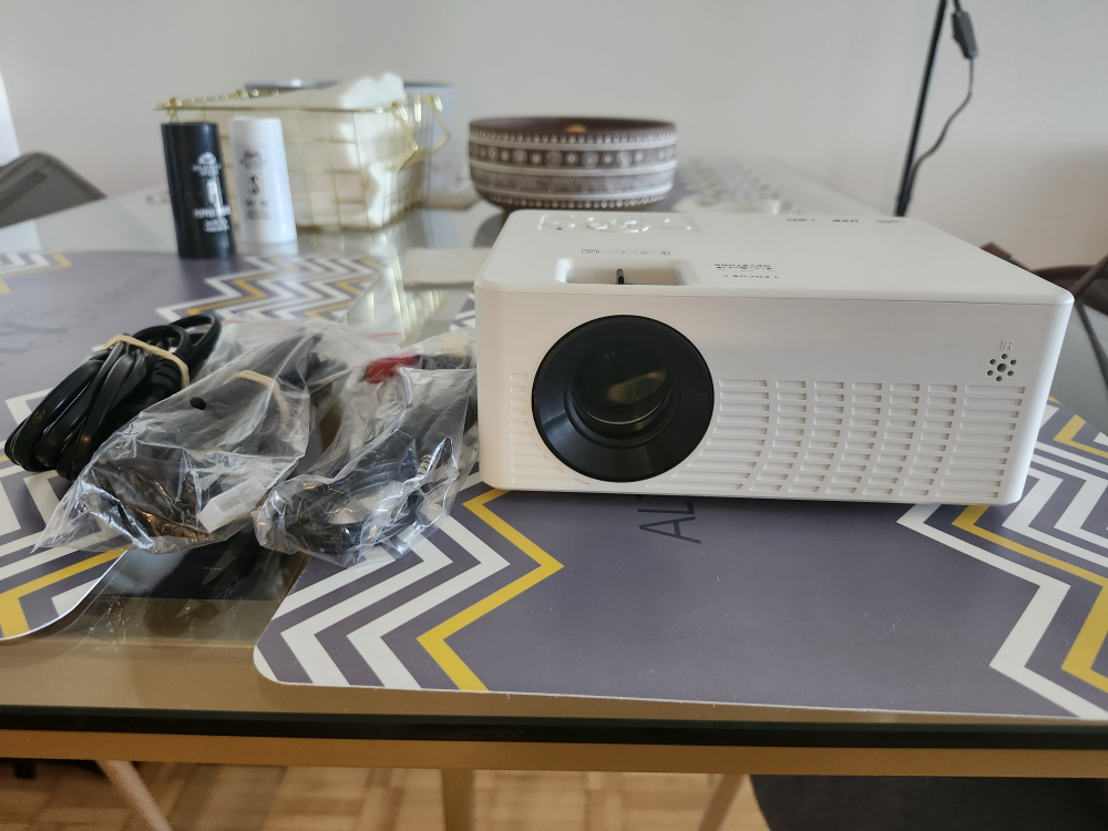 Mini projector with WIFI