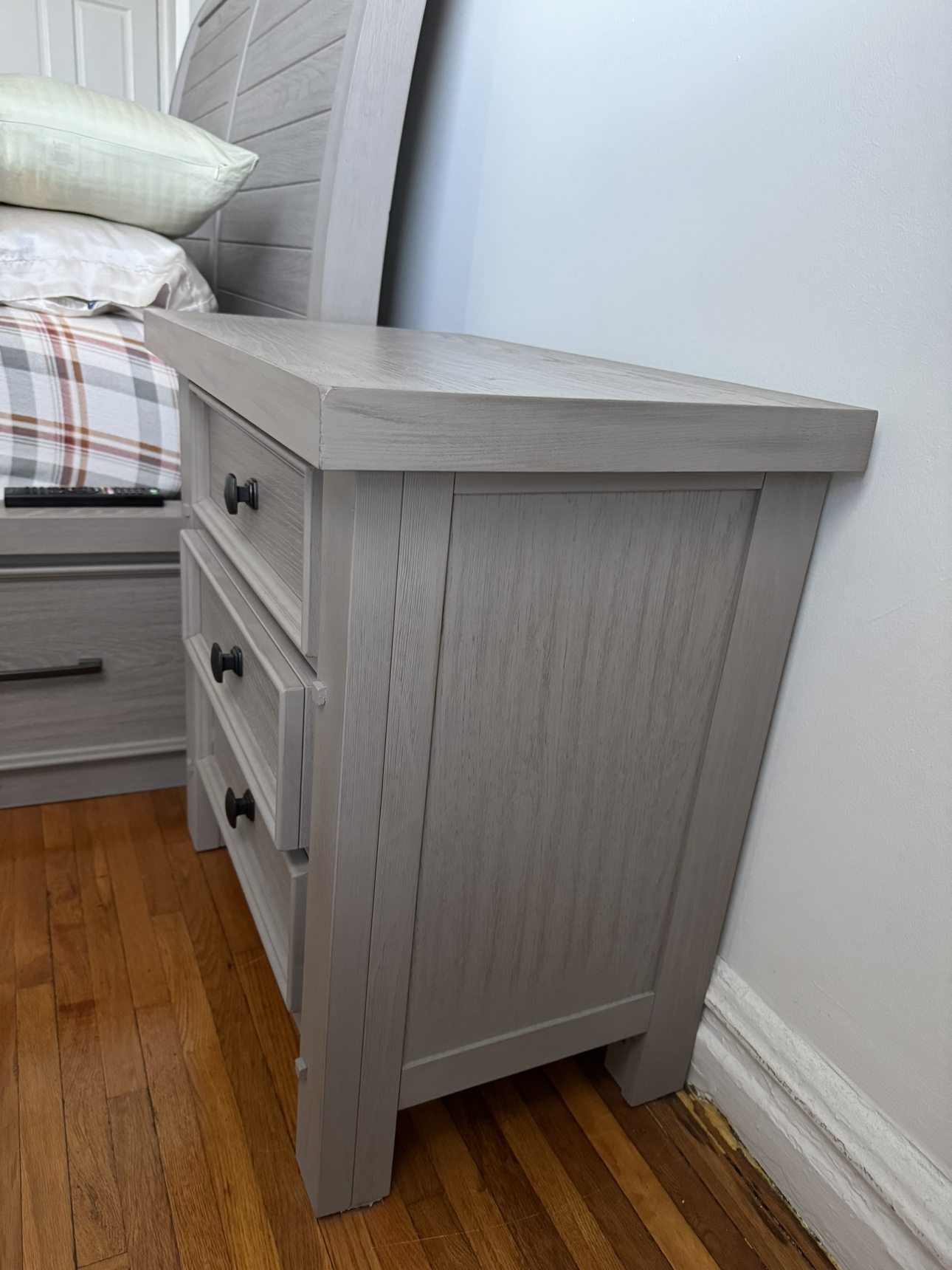 Queen size Grey bed frame with two nightstand and book shelf - photo 3