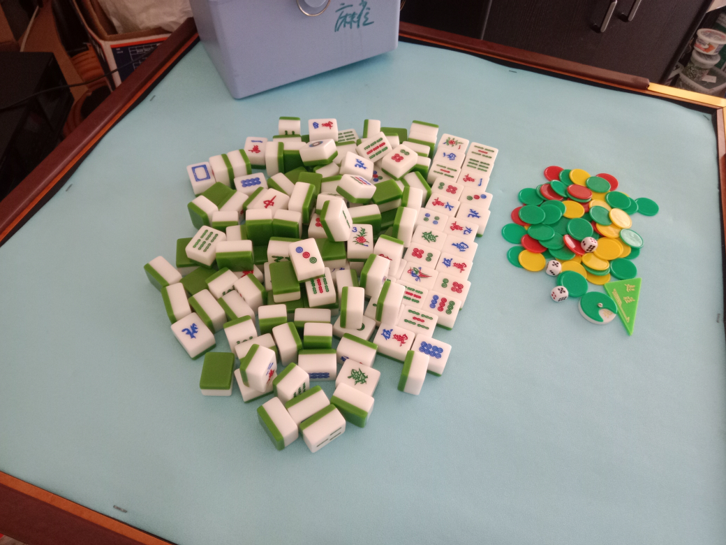 Mahjong Set with traditional table - photo 2