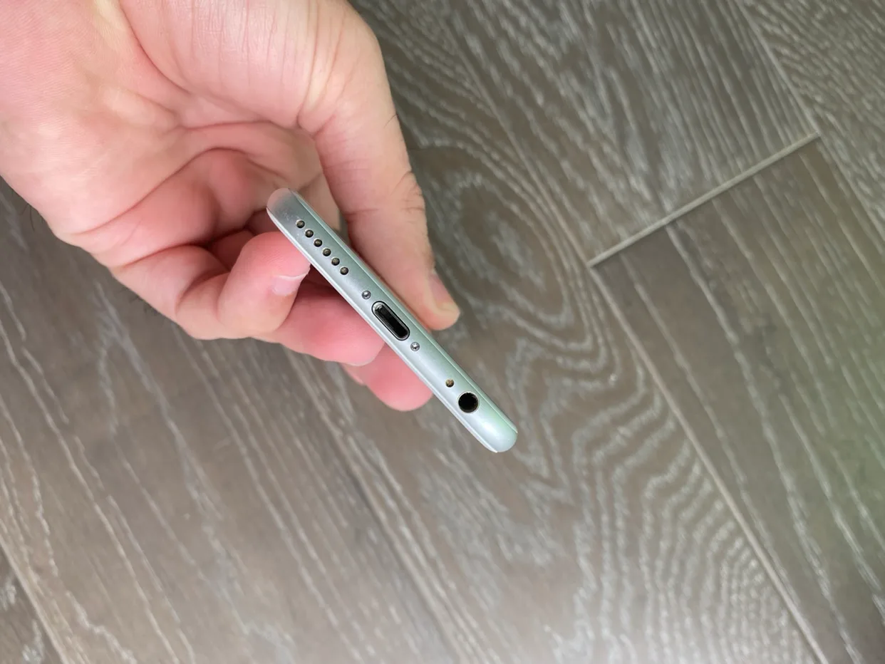 iPhone 6 - Silver 16 GB excellent condition image indicator(7)