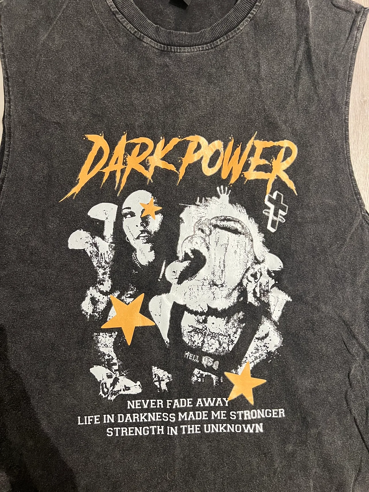 Graphic tank top - size XL image indicator(2)