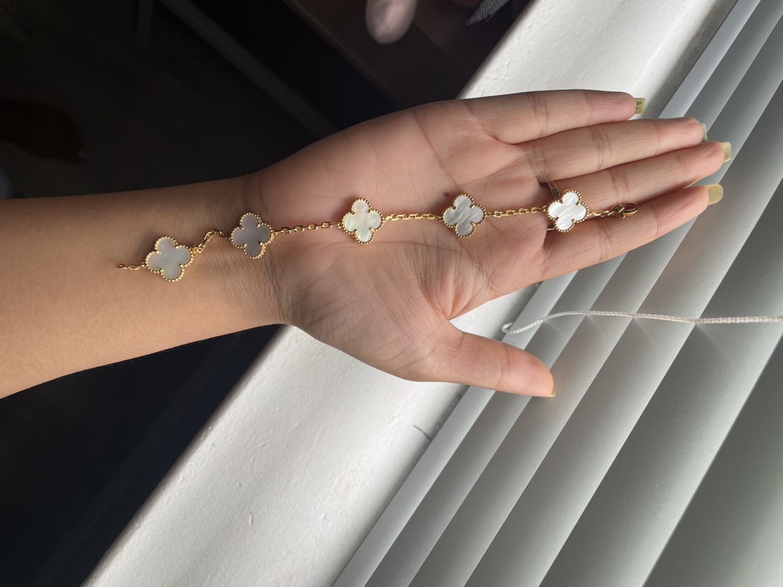 VCA Style Bracelet