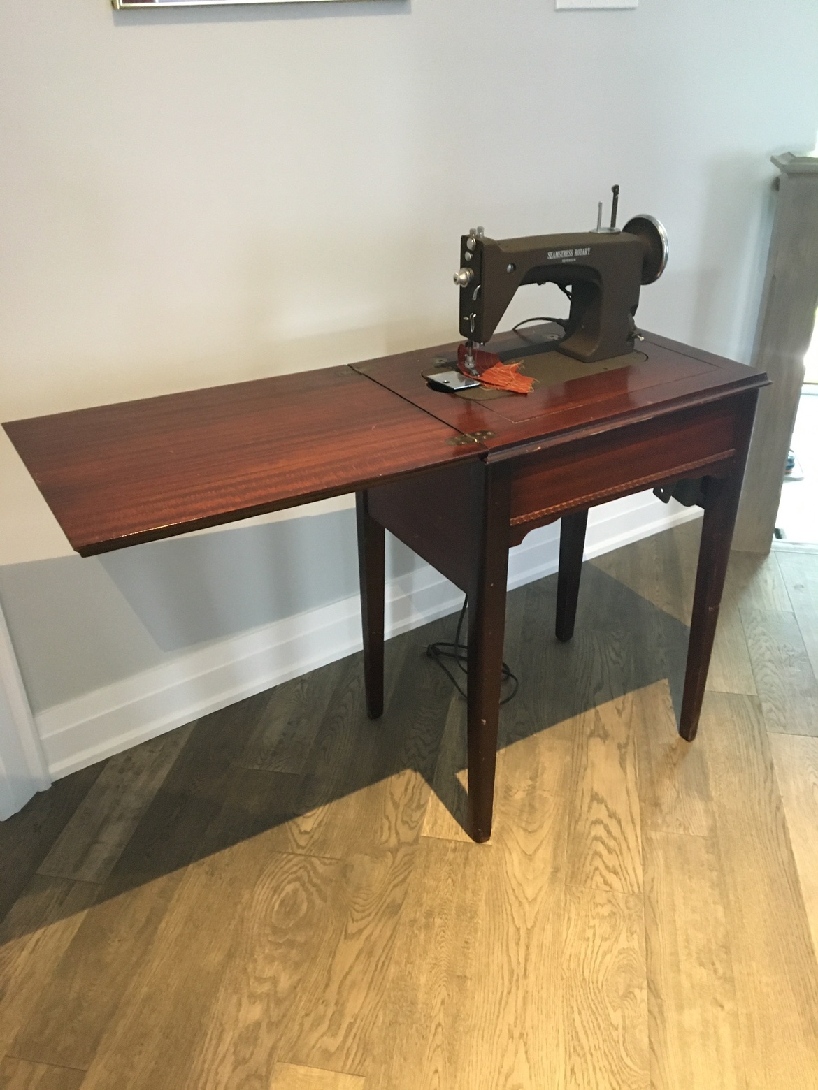 Vintage Rotary Sewing Machine - photo 2