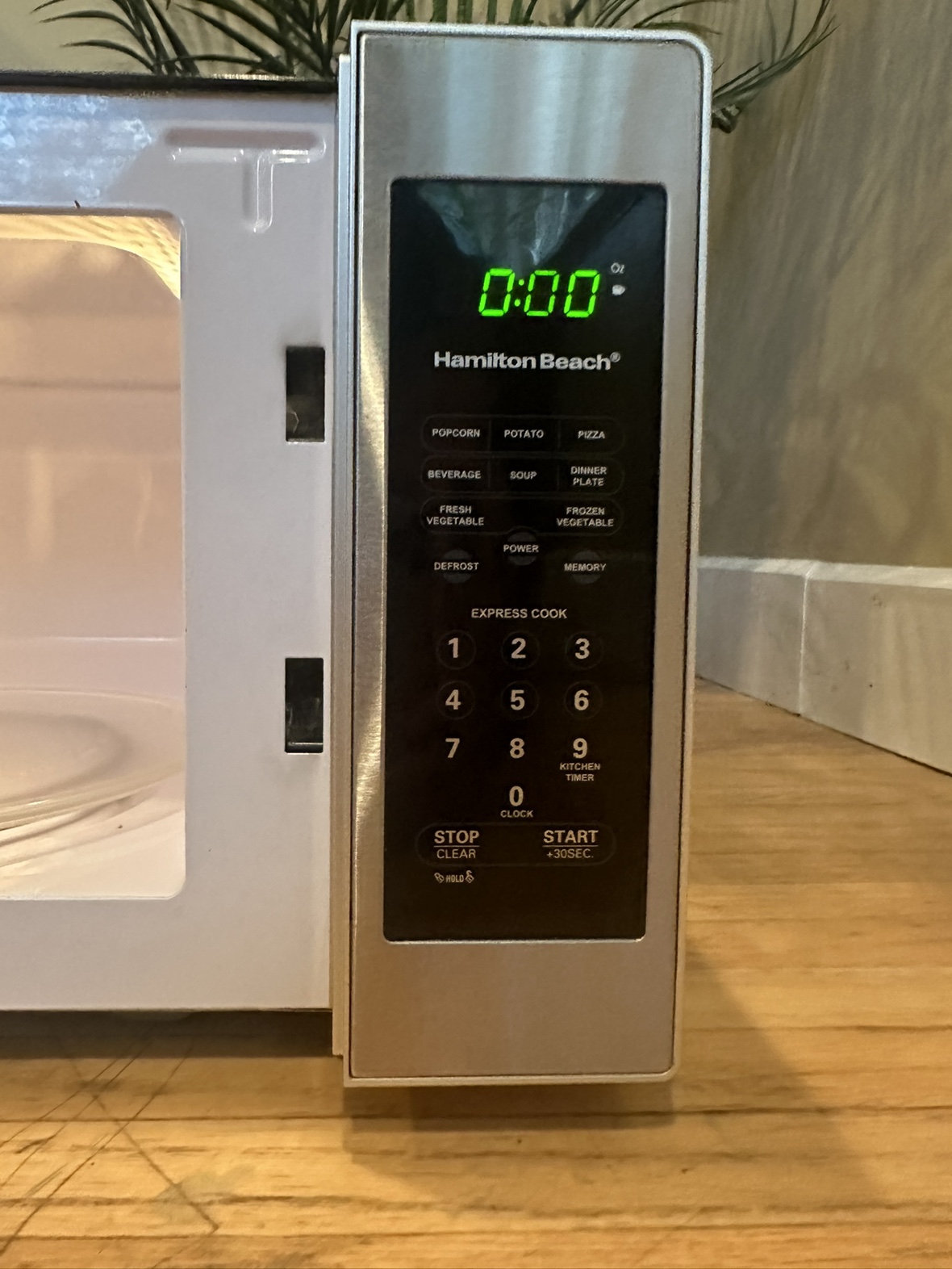Hamilton Beach Microwave - photo 3