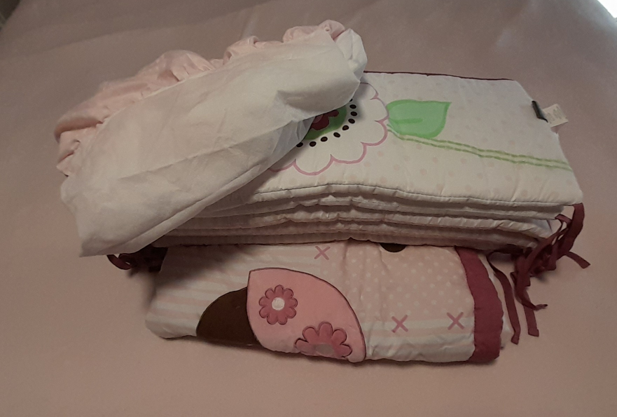 Crib bedding set