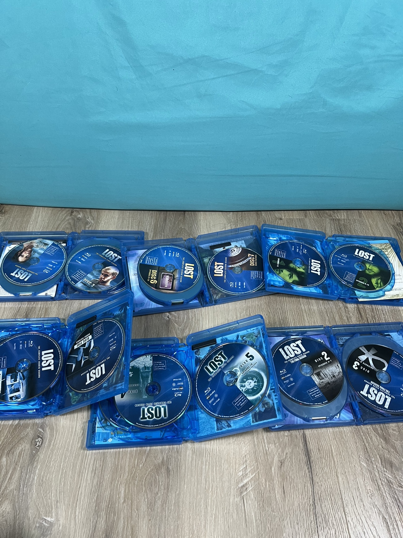 Lost: The Complete Series (Blu-ray) - photo 4