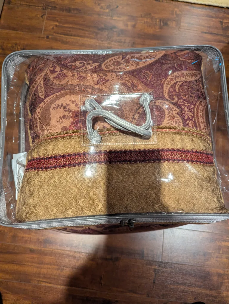 7-Piece Queen Comforter Set image indicator(2)