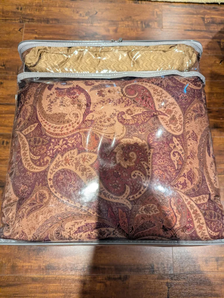 7-Piece Queen Comforter Set image indicator(3)